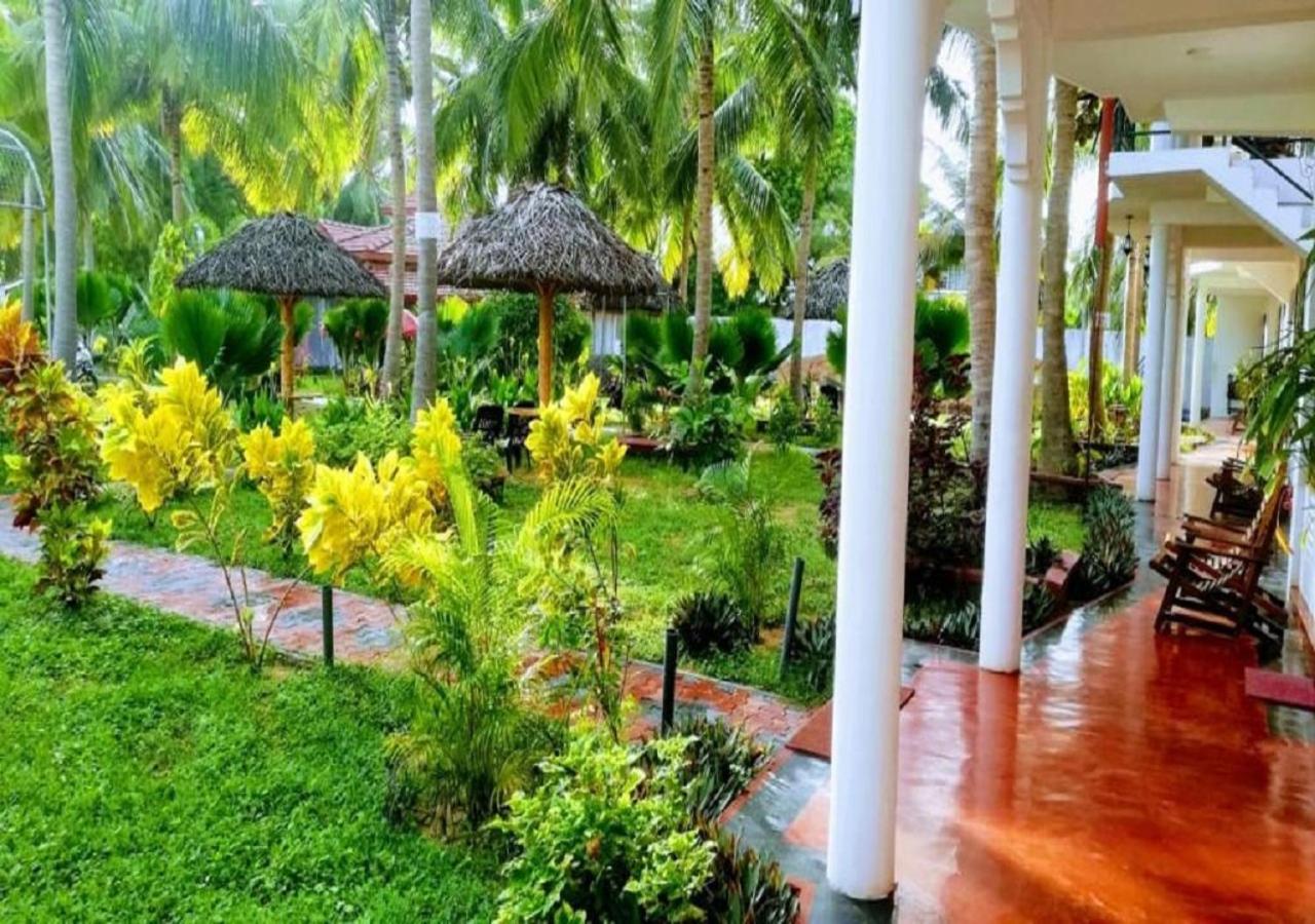 Crescent Sea Resort 닐라벨리 외부 사진